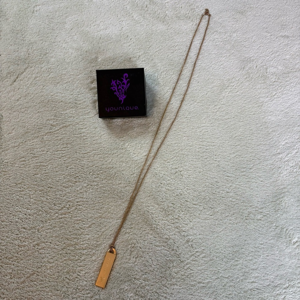 Younique Gold Bar ‘Validate’ Necklace - Picture 3 of 4